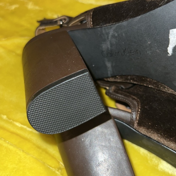 Calvin Klein Size 9.5 Brown Velour Peep Toe Block Heels - Picture 9 of 11